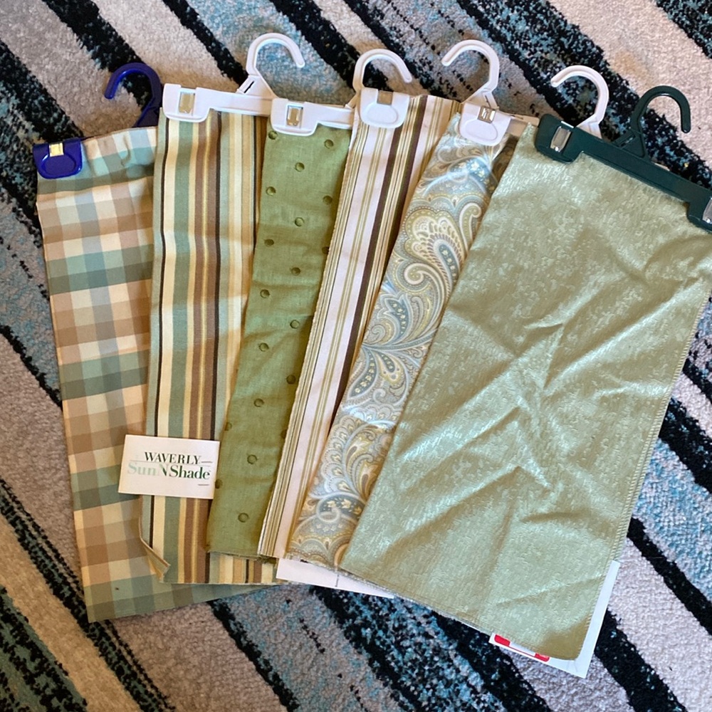 Lot of 6 fabric sample squares.